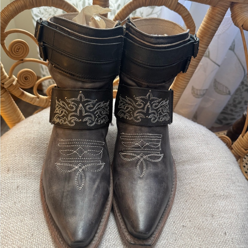Freebird Waylon Black leather western Booties size 9 - Picture 2 of 5